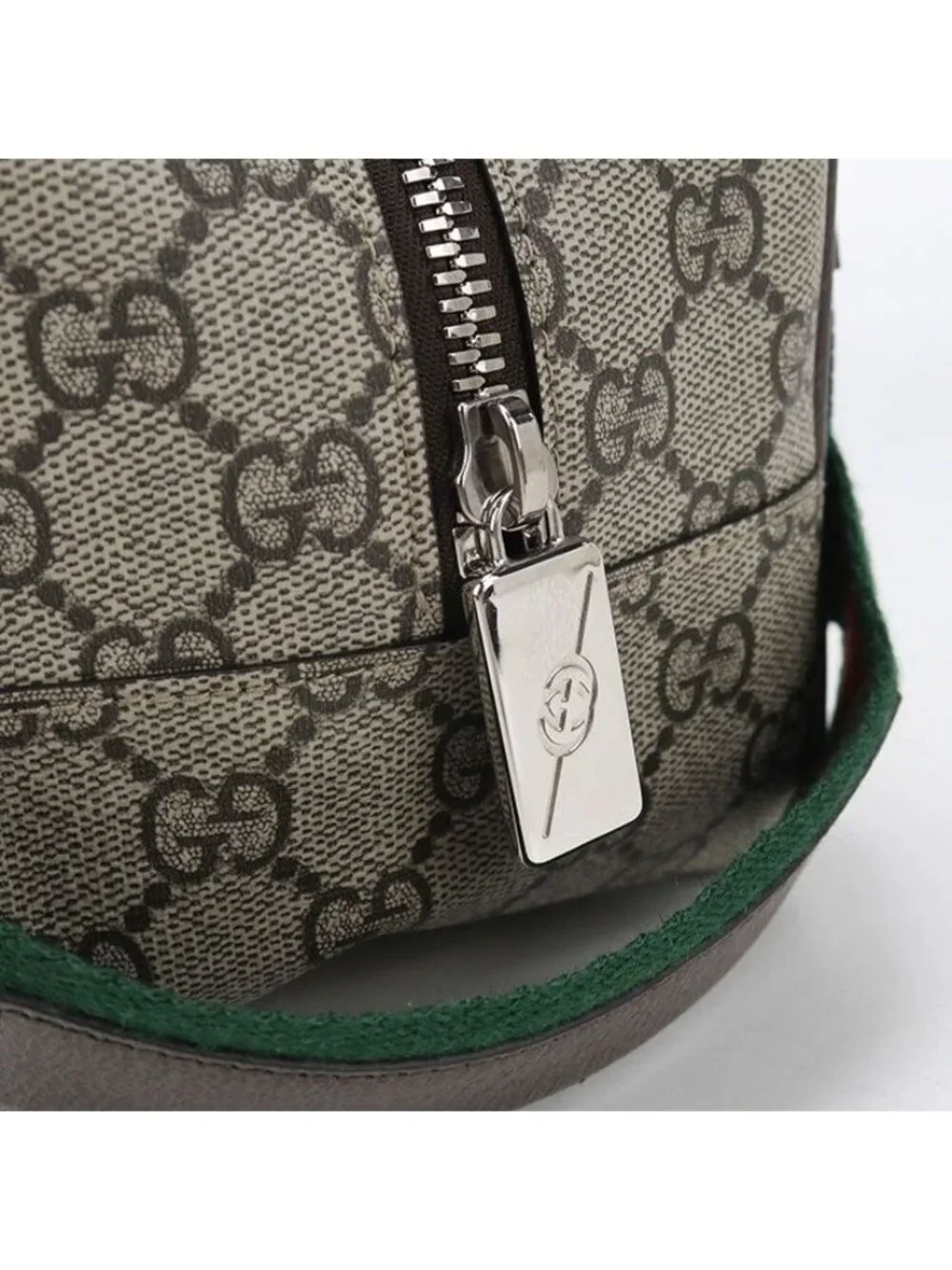 Gucci GG Cosmetic Case Supreme Clutch